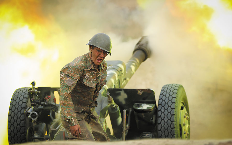 λάδι-στη-φωτιά-του-καυκάσου-ρίχνει-ο-τα-561103669