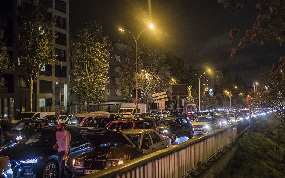 η-μεγάλη-έξοδος-των-παριζιάνων-μποτιλ-561136639