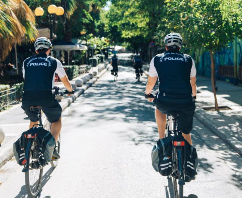 οι-ποδηλάτες-δημοτικοί-αστυνομικοί-561133948