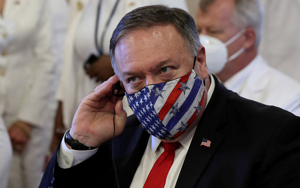 ο-μάικ-πομπέο-συντομεύει-το-ταξίδι-του-561103819