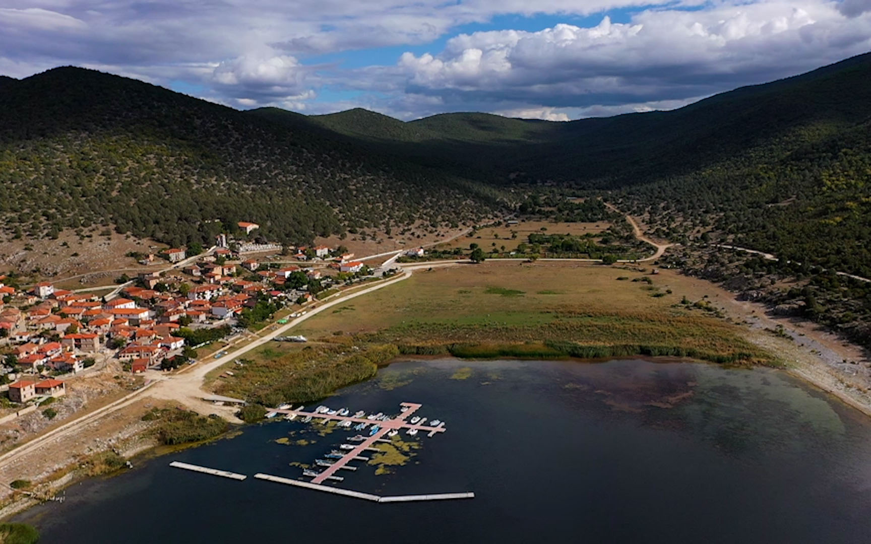 η-μεγάλη-πρέσπα-και-η-υποχώρηση-των-υδά-561124927