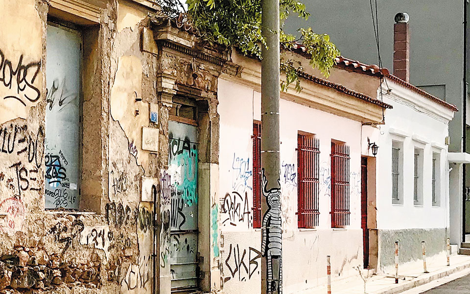 τα-παλιά-εργατόσπιτα-στις-παρόδους-τη-561120268