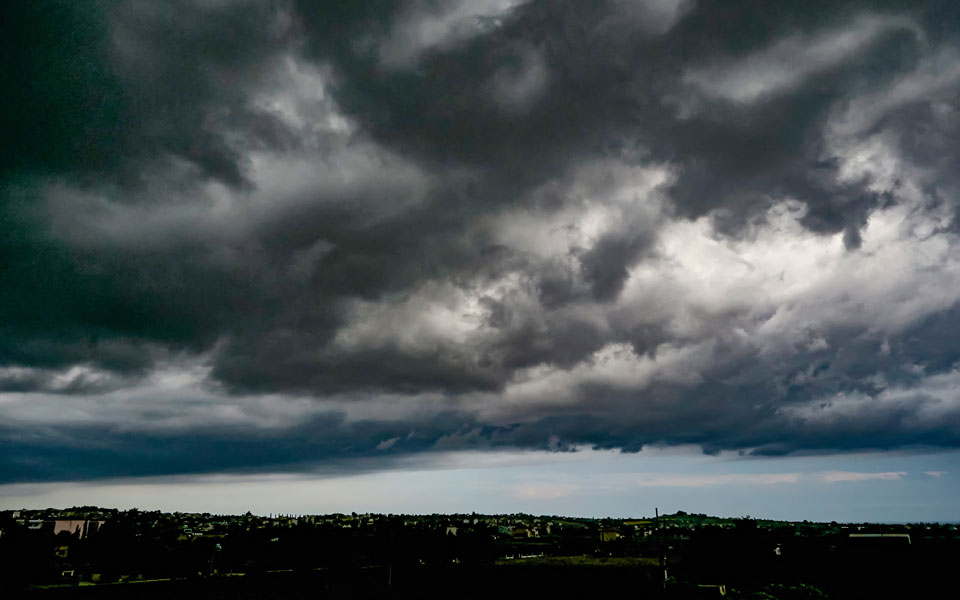 βροχές-και-καταιγίδες-την-πέμπτη-561108376