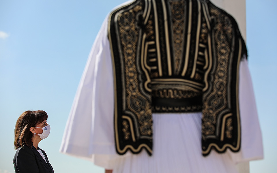 Σακελλαροπούλου: Να μην ξαναδούμε ποτέ υποστηρικτές του ναζισμού-1