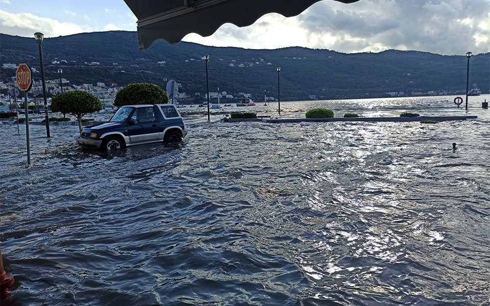 Η Σάμος μετρά τις πληγές της – Τραγωδία με δύο νεκρούς μαθητές-4