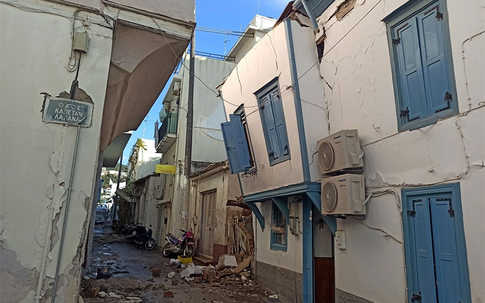 Η Σάμος μετρά τις πληγές της – Τραγωδία με δύο νεκρούς μαθητές-5