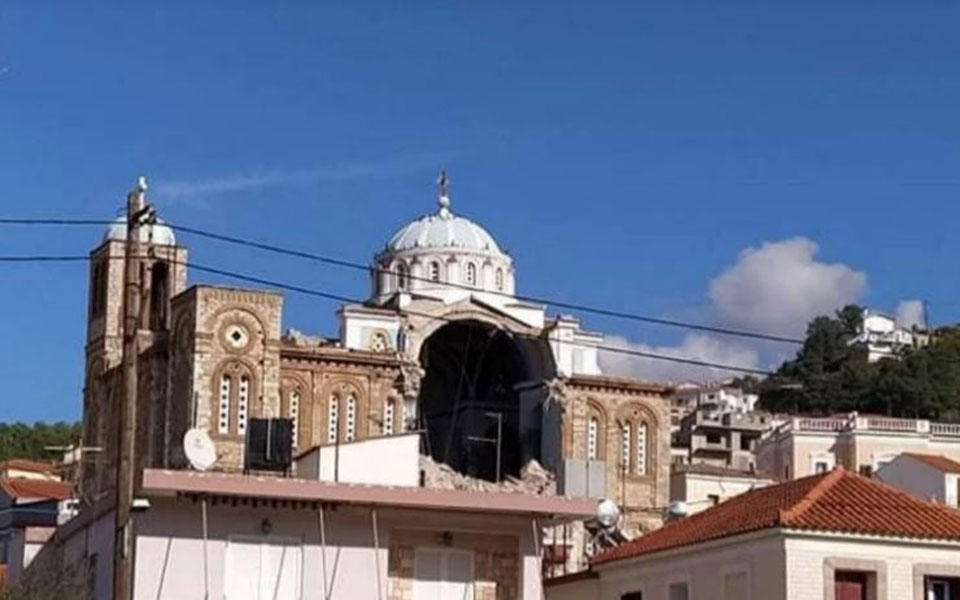 Οκτώ τραυματίες και εκτεταμένες ζημιές σε παλαιά κτίρια της Σάμου (φωτογραφίες)-4