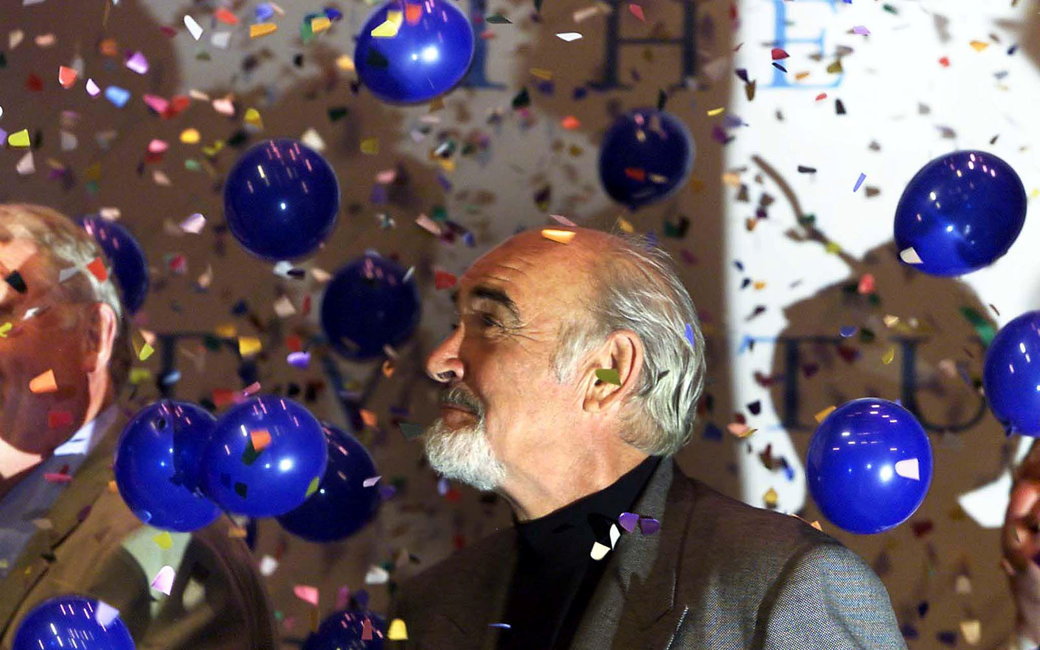 σον-κόνερι-από-τη-φτωχογειτονιά-του-εδ-561139006