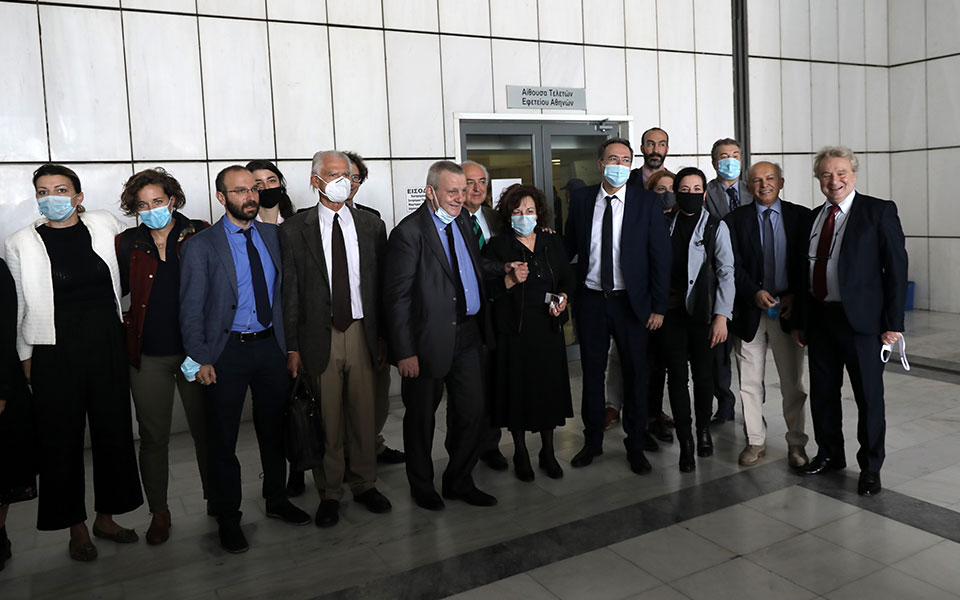 συνήγοροι-ώρα-και-για-οικονομική-αποζ-561127795