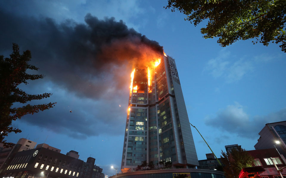 νότια-κορέα-μεγάλη-φωτιά-σε-κτίριο-κατ-561110071