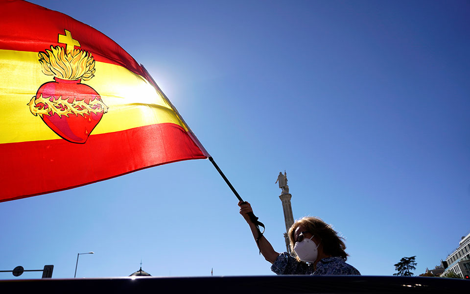 Αντικυβερνητικές διαδηλώσεις κατά της καραντίνας στη Μαδρίτη-1