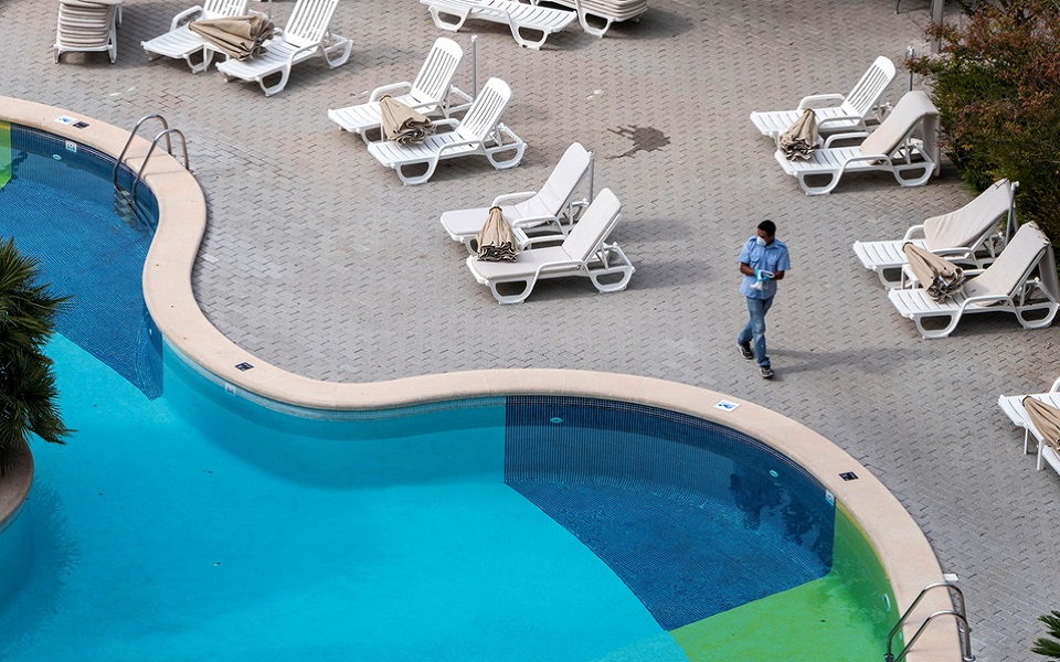 κορωνοϊός-βαρύ-το-πλήγμα-για-τα-ξενοδο-561128623