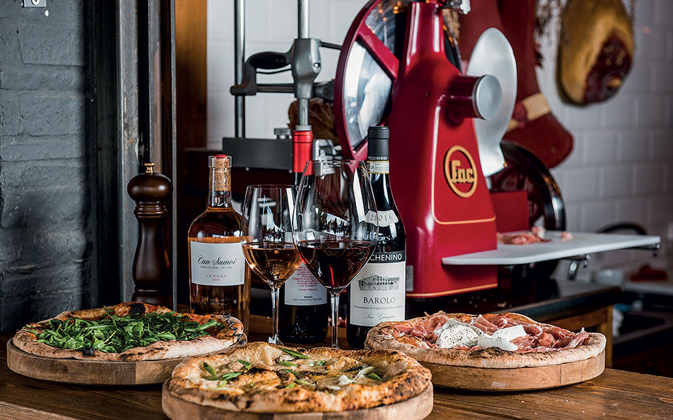 πίτσα-και-φυσαλίδες-561125611