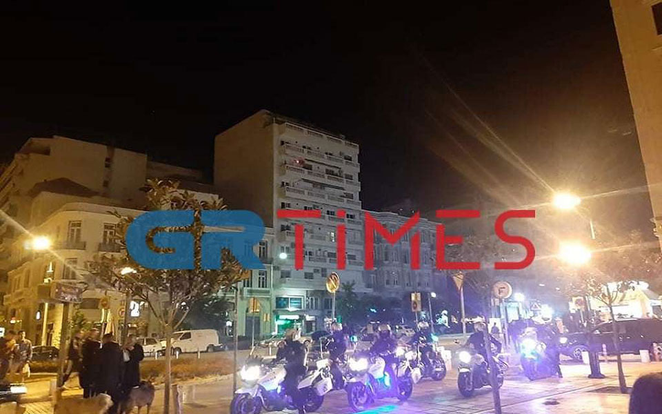 Μεγάλος συνωστισμός χθες στη Θεσσαλονίκη – Παρενέβη η αστυνομία (βίντεο)-2