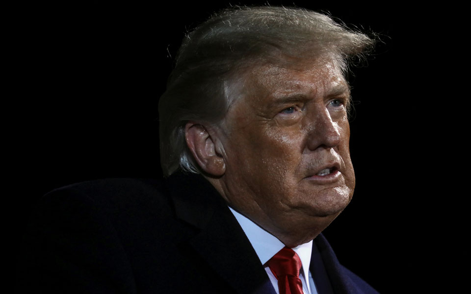 τραμπ-μειώνει-κι-άλλο-τον-αριθμό-των-πρ-561099703