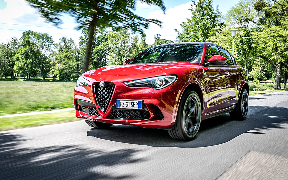 h-alfa-romeo-stelvio-quadrifoglio-είναι-για-ακόμα-μια-φορά-το-suv-of-the-year-561118243