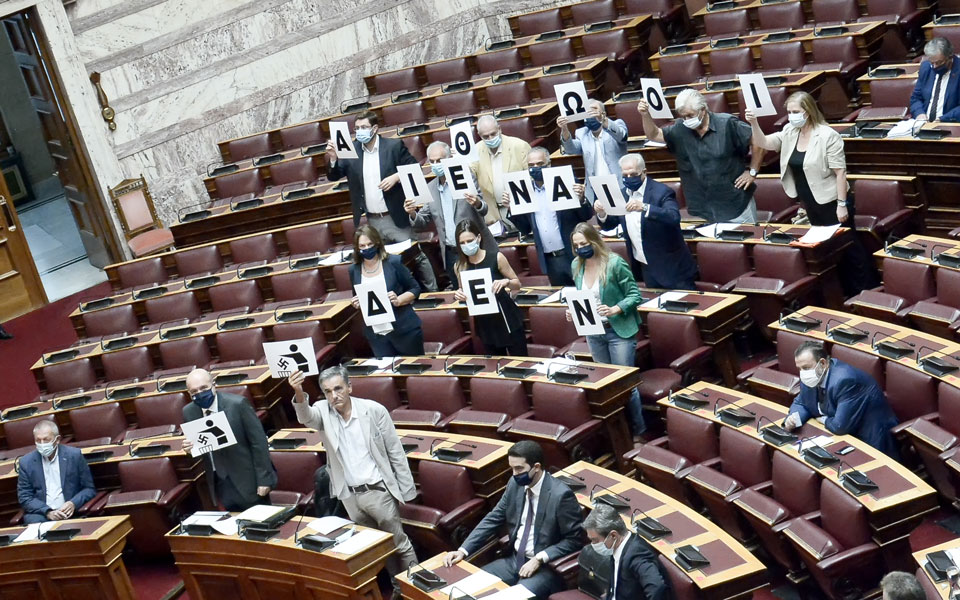 Βουλή: Ομόθυμη καταδίκη του φασισμού από όλα τα κόμματα-1