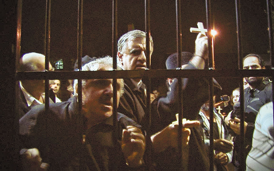 Το «τέρας» γυμνό στον φακό-1