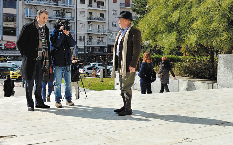 Το «τέρας» γυμνό στον φακό-3