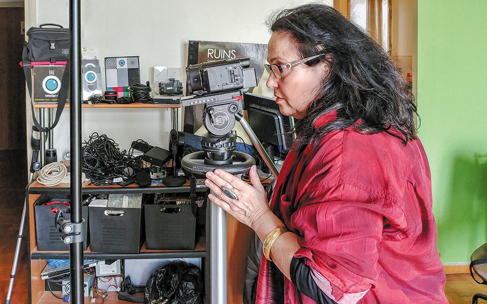 Το «τέρας» γυμνό στον φακό-2