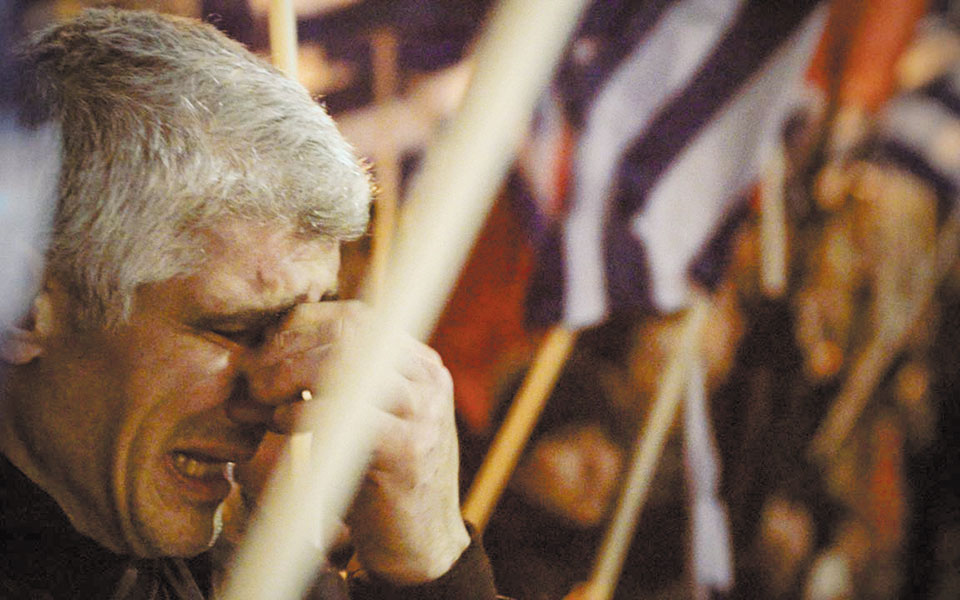 Το «τέρας» γυμνό στον φακό-4