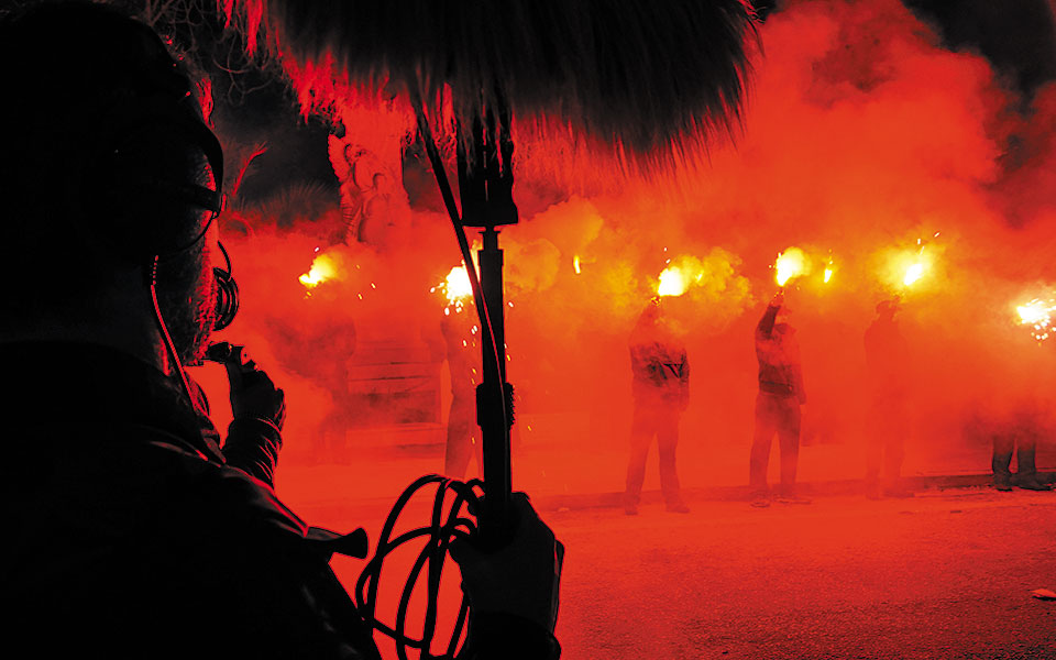 το-τέρας-γυμνό-στον-φακό-561120160