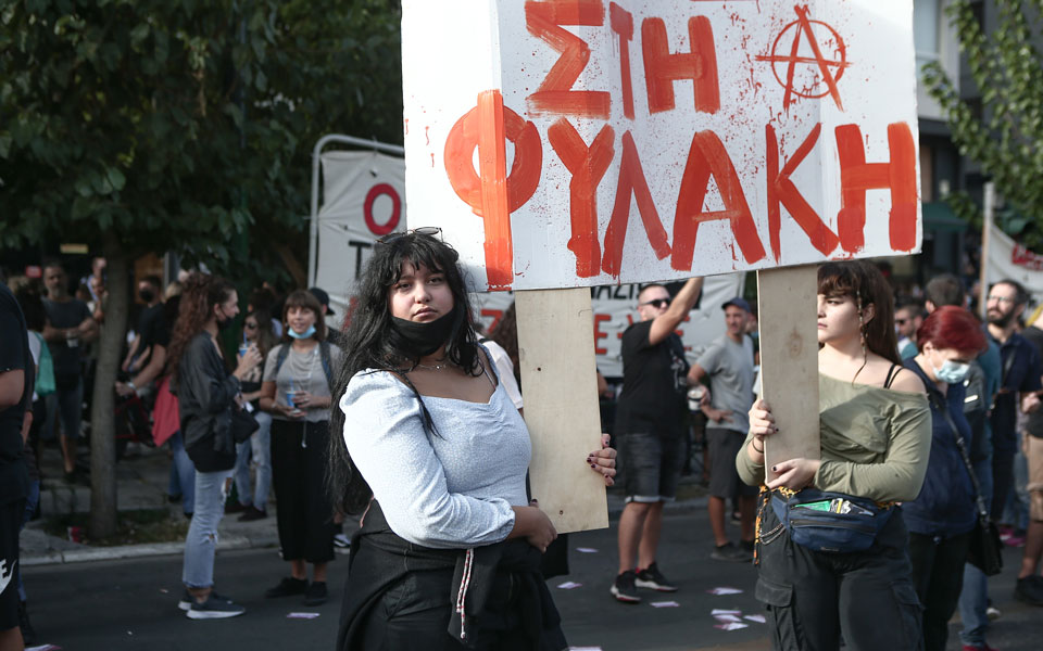 δίκη-χρυσής-αυγής-οι-μέλισσες-νίκησαν-561107650