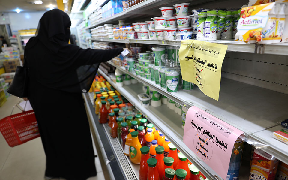 κύμα-μποϊκοτάζ-γαλλικών-προϊόντων-στ-561132343