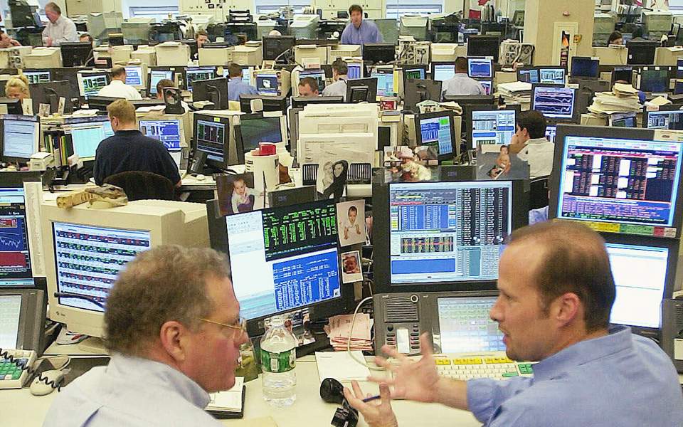 ομόλογα-με-το-βλέμμα-στραμμένο-στις-κε-561156652