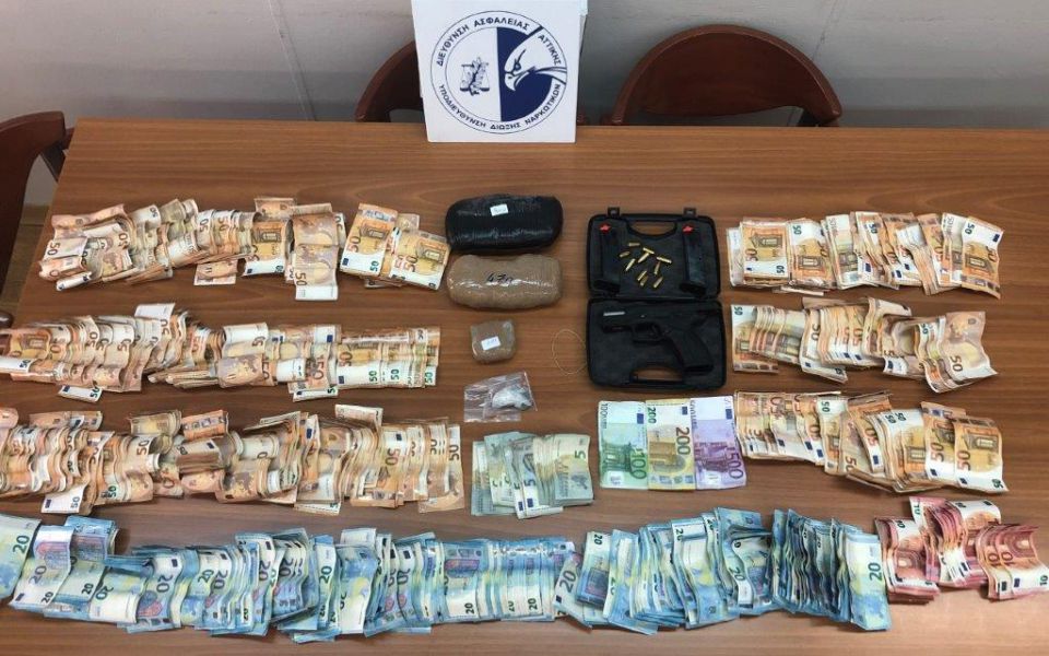 σύλληψη-σωφρονιστικού-υπαλλήλου-που-561155191