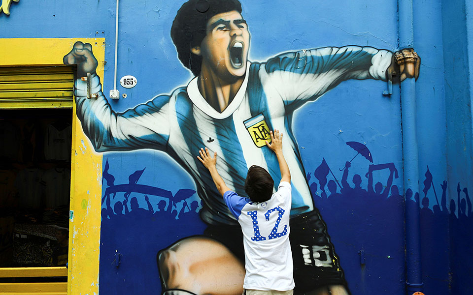 ο-αποχαιρετισμός-μακρόν-στον-μαραντό-561174133