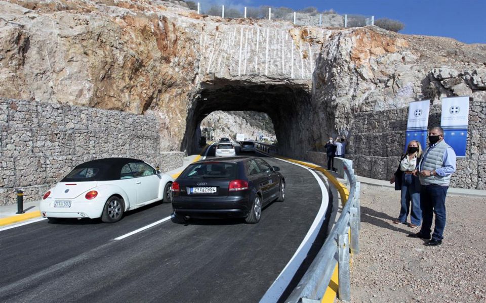 Παραδόθηκε στην κυκλοφορία η «τρύπα του Καραμανλή»-1