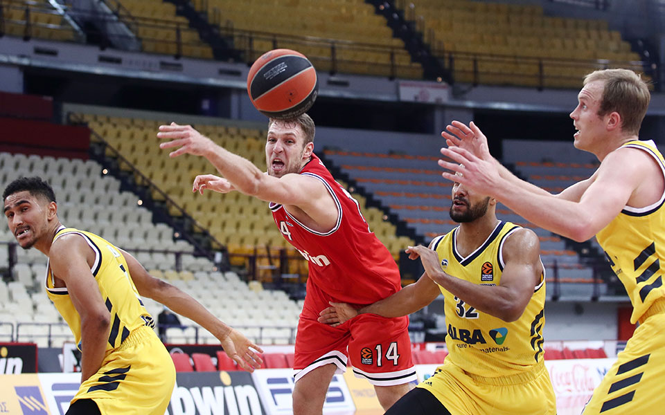 ολυμπιακός-επαιξε-με-δύο-αντιπάλους-561155752