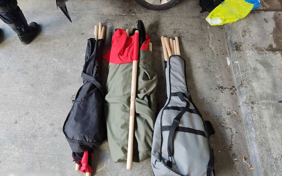 Έλεγχοι και προσαγωγές στο κέντρο της Αθήνας – Βρέθηκαν κοντάρια σε I.X.-1