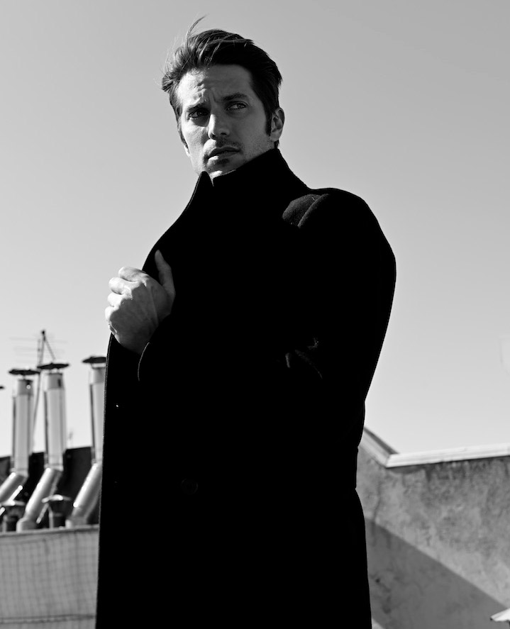 Lucas Bravo, πώς νιώθεις που σε συζητάει ένας ολόκληρος πλανήτης;-2