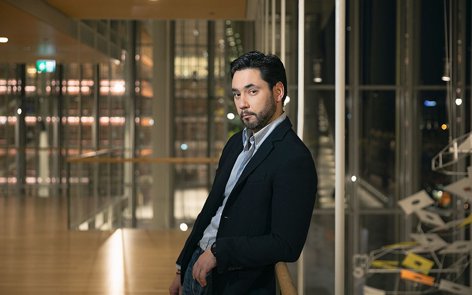 ενα-εικοσιτετράωρο-με-τον-βαρύτονο-δι-561168307