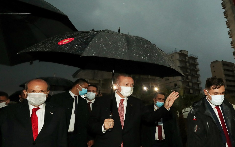 βαρώσια-αποδοκιμασία-της-επίσκεψης-ε-561159280