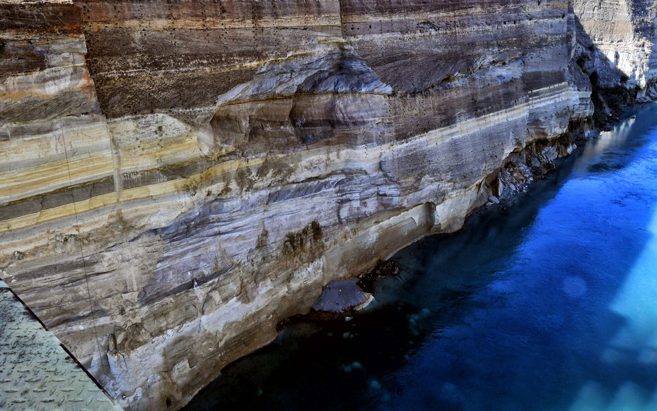 Κατάπτωση χωμάτινου όγκου στη διώρυγα της Κορίνθου-1