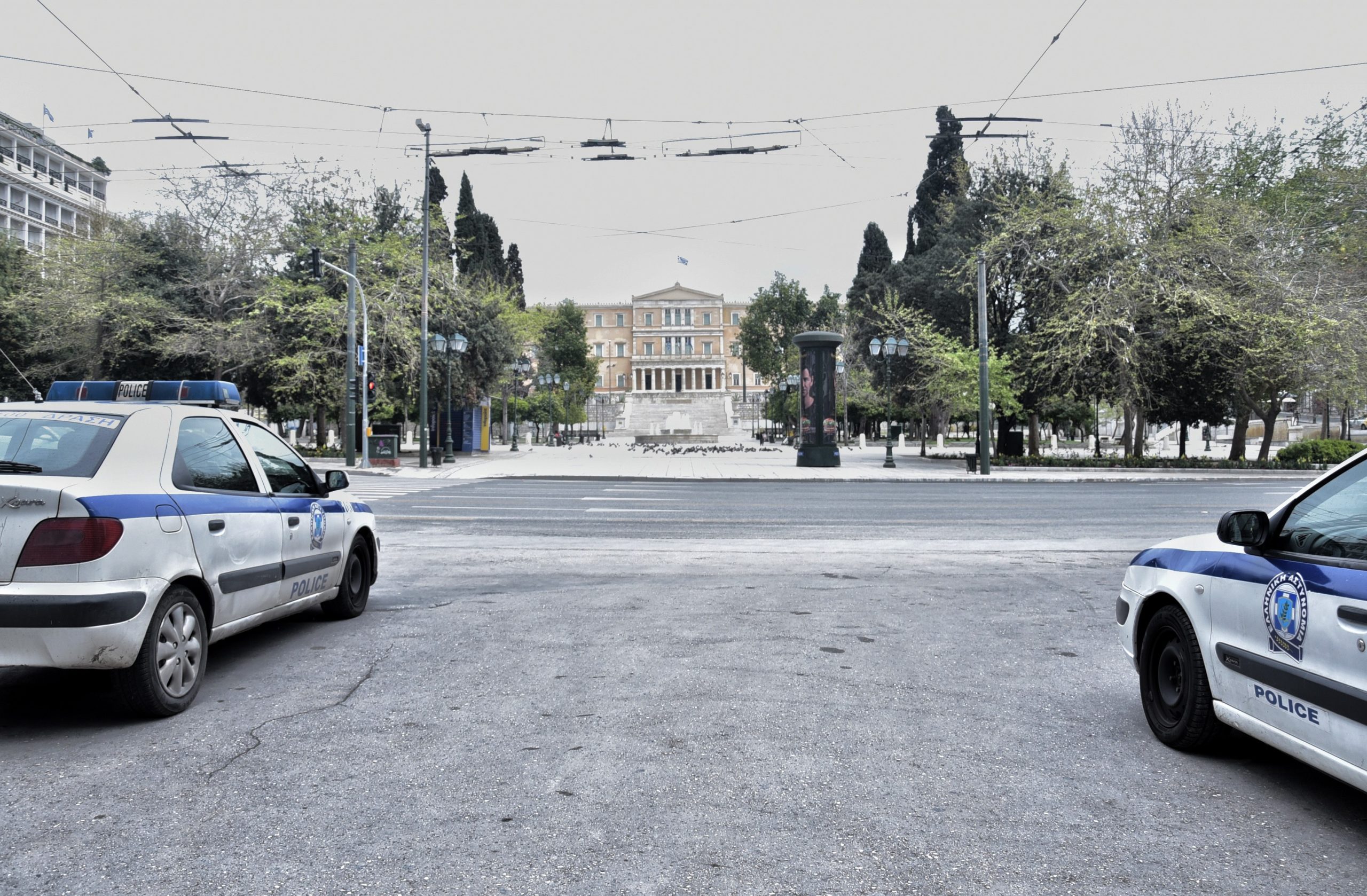επιστροφή-στο-lockdown-με-τη-χώρα-στο-κόκκιν-561147499