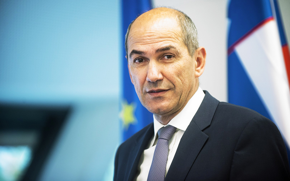 ο-σλοβένος-πρωθυπουργός-συγχαίρει-το-561143935