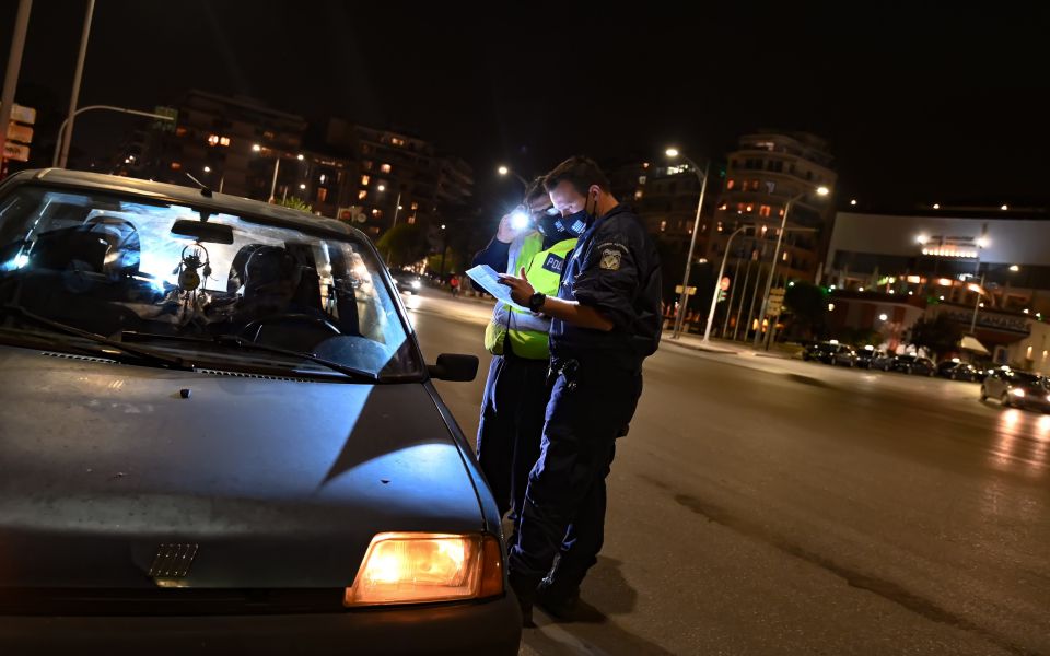 Θεσσαλονίκη: Νυχτερινές περιπολίες και συνεχείς έλεγχοι για τα μέτρα (εικόνες)-1