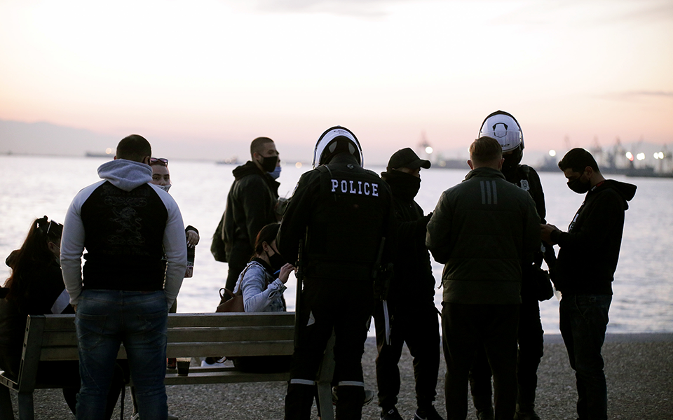 σχεδόν-1-300-πρόστιμα-την-πρώτη-ημέρα-του-lockdown-561149407