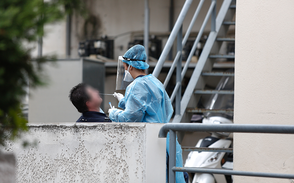 τέντες-έξω-από-πέντε-νοσοκομεία-της-561153421