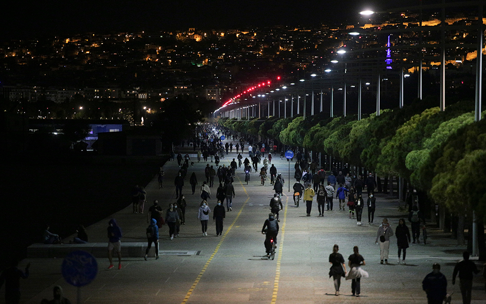 επιμένουν-τα-κρούσματα-σκληραίνει-το-lo-561153877