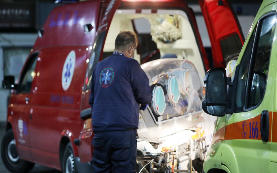 πρώτη-αεροδιακομιδή-ασθενών-από-τη-βό-561173704