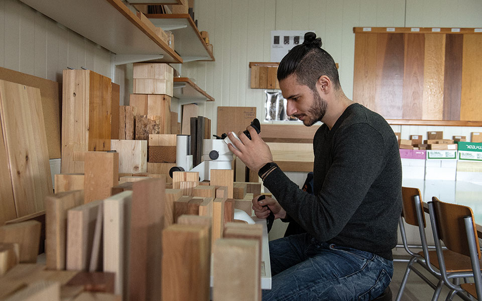 το-ξύλο-βγήκε-από-την-καρδίτσα-561146884