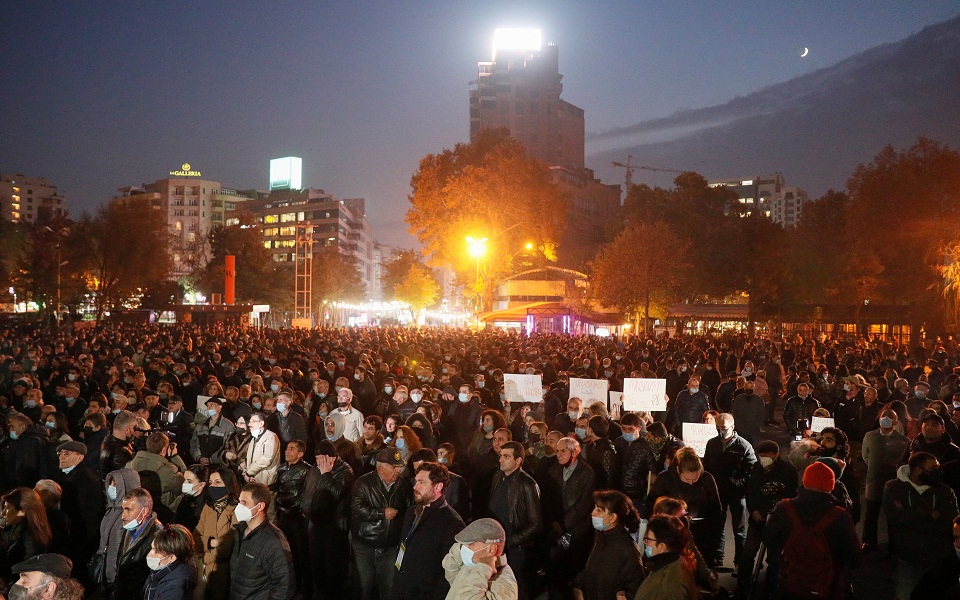 παραιτήθηκε-και-ο-υπουργός-άμυνας-της-561166072
