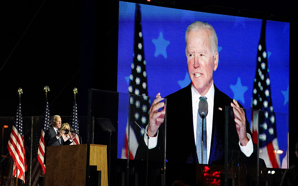 το-twitter-παραδίδει-τον-λογαριασμό-potus-στον-μπ-561168262