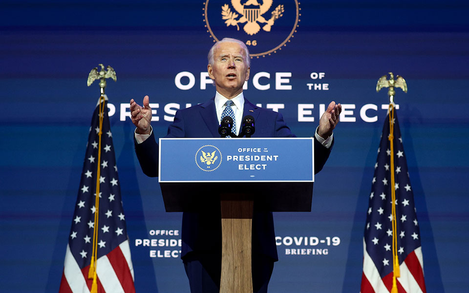 τζο-μπάιντεν-σας-εκλιπαρώ-φορέστε-μάσ-561150580