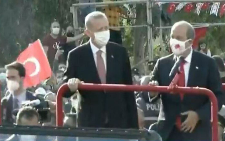 φιέστα-πρόκληση-στην-παραλία-βαρωσί-561159073